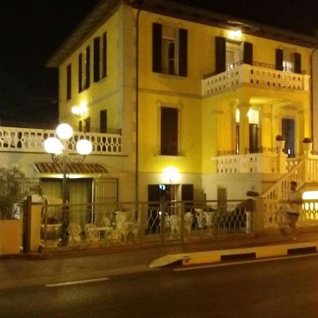 Hotel Villa Laura ริมินี ภายนอก รูปภาพ