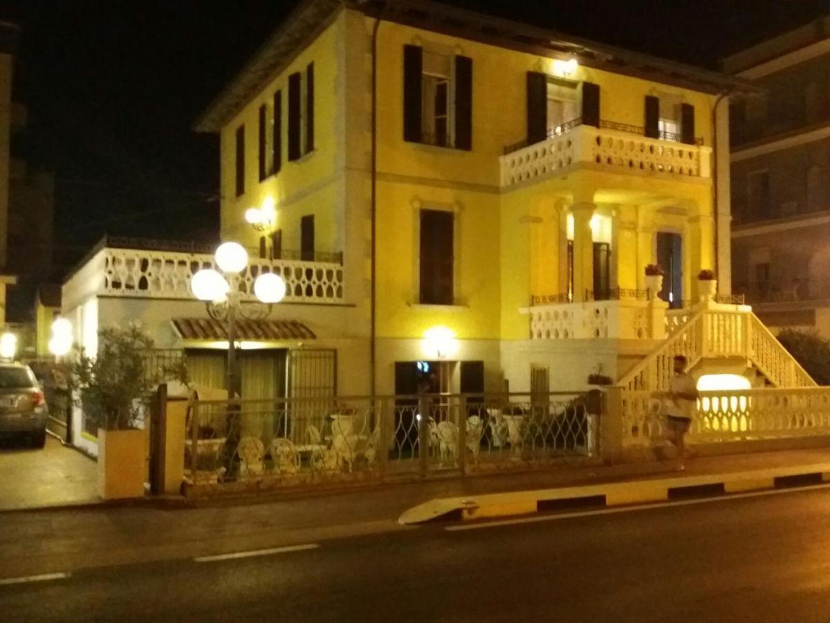 Hotel Villa Laura ริมินี ภายนอก รูปภาพ