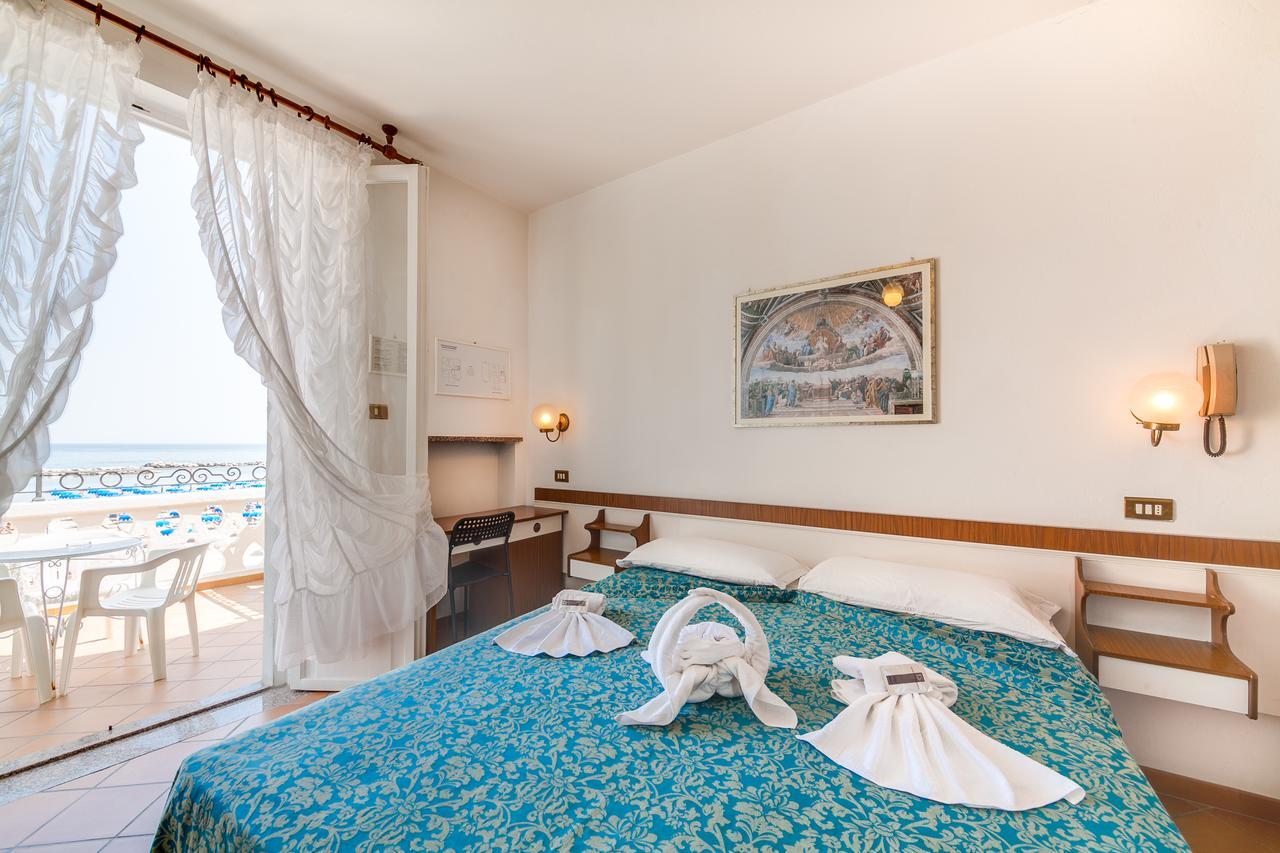 Hotel Villa Laura ริมินี ภายนอก รูปภาพ